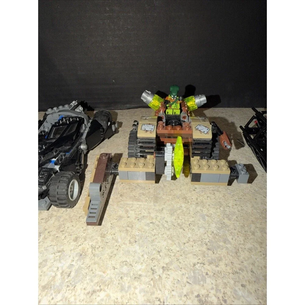 LEGO DC Batman vs Superman 76045 Kryptonite Interception Lot 76046 parts too